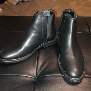 Black H&M Men’s Chelsea boots